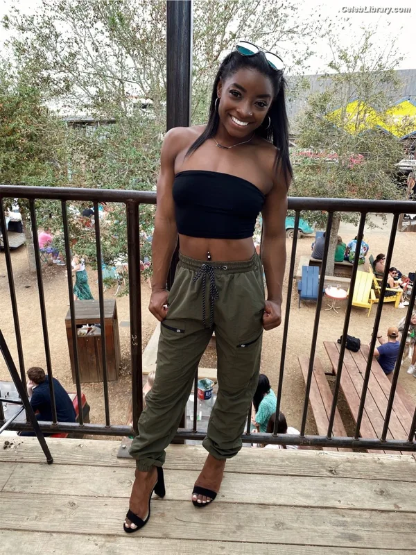 Simone Biles photo 4 of 260