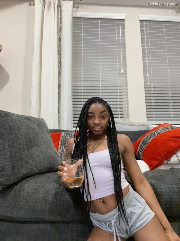 Simone Biles photo 5 of 260