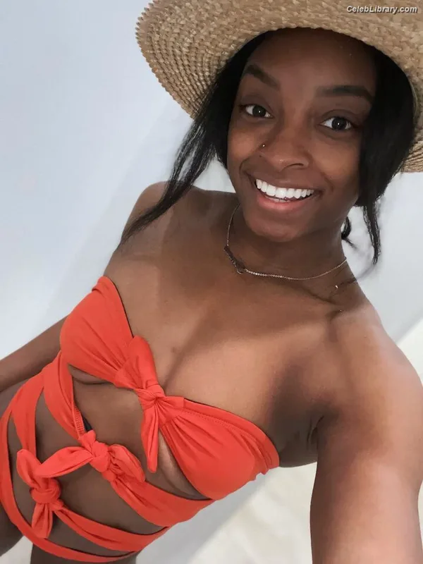 Simone Biles photo 13 of 260