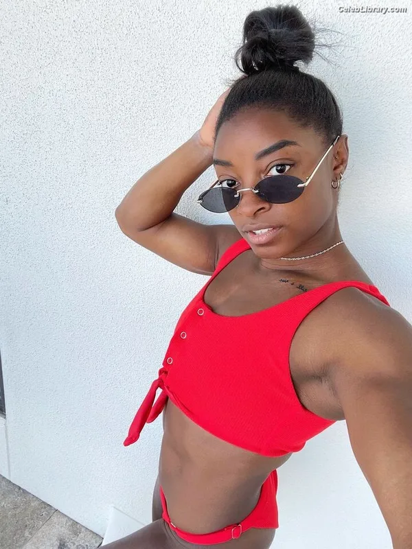 Simone Biles photo 17 of 260