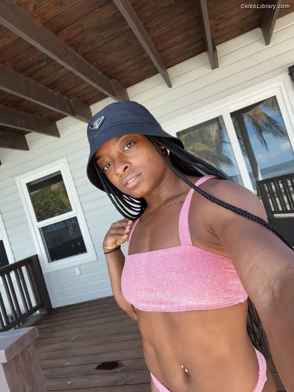 Simone Biles photo 19 of 260