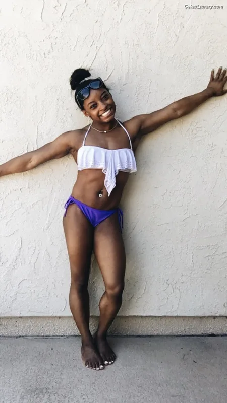Simone Biles photo 23 of 260