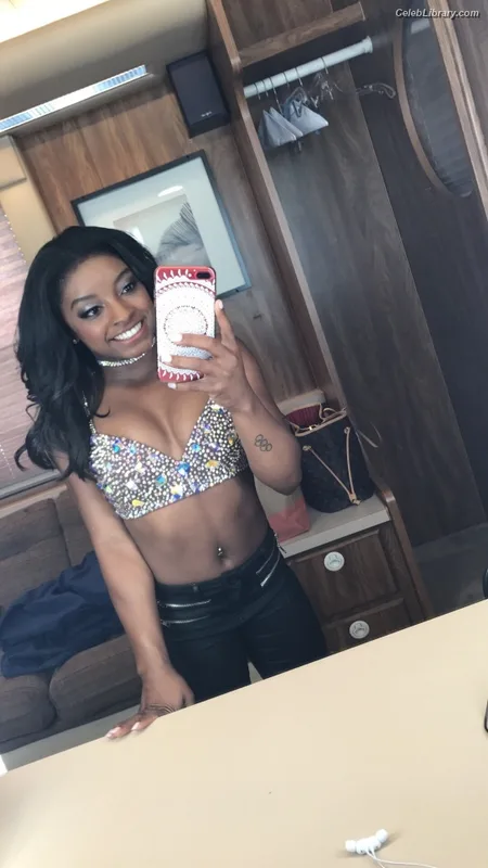 Simone Biles photo 24 of 260