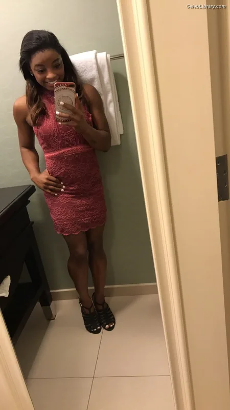 Simone Biles photo 1 of 260