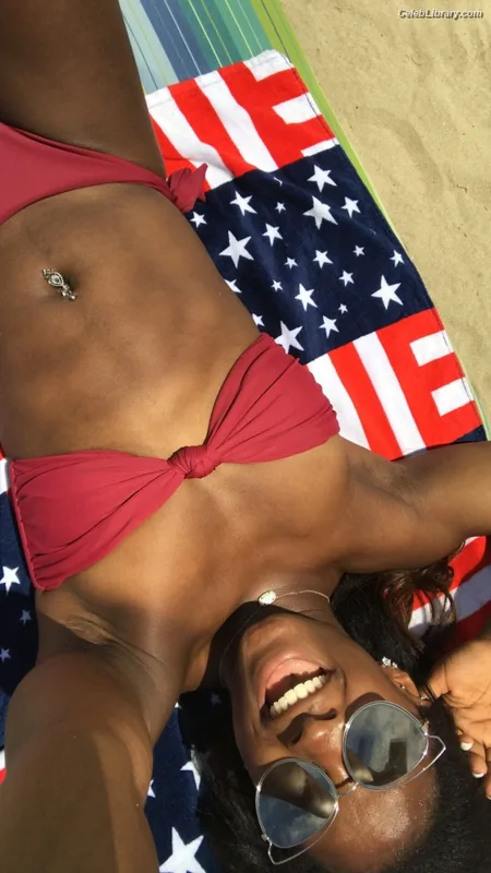 Simone Biles photo 5 of 260