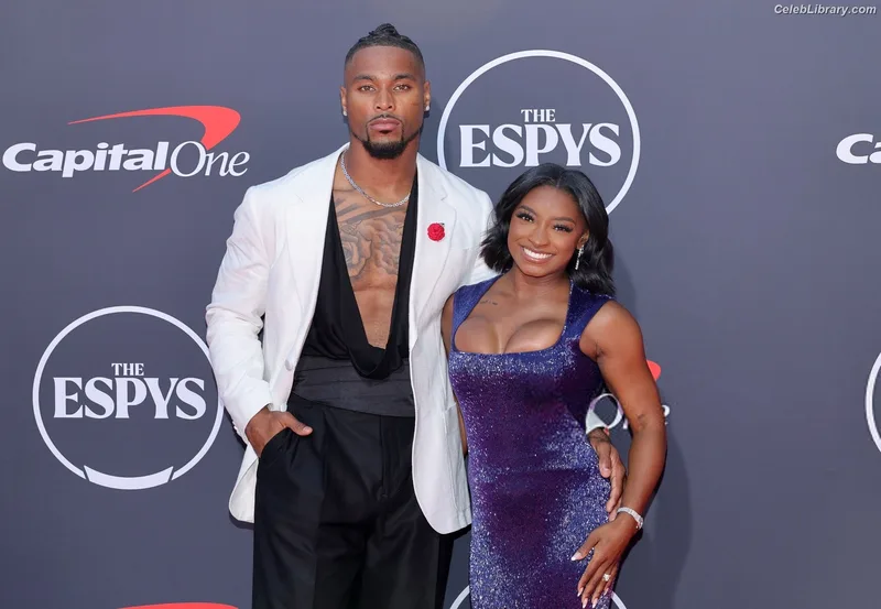 Simone Biles photo 16 of 260