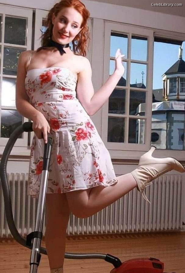 Simone Simons photo 11 of 21
