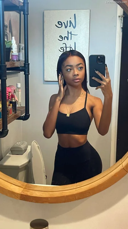Skai Jackson photo 19 of 274