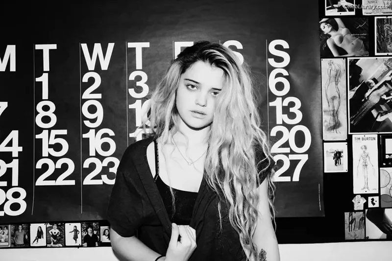 Sky Ferreira photo 5 of 35