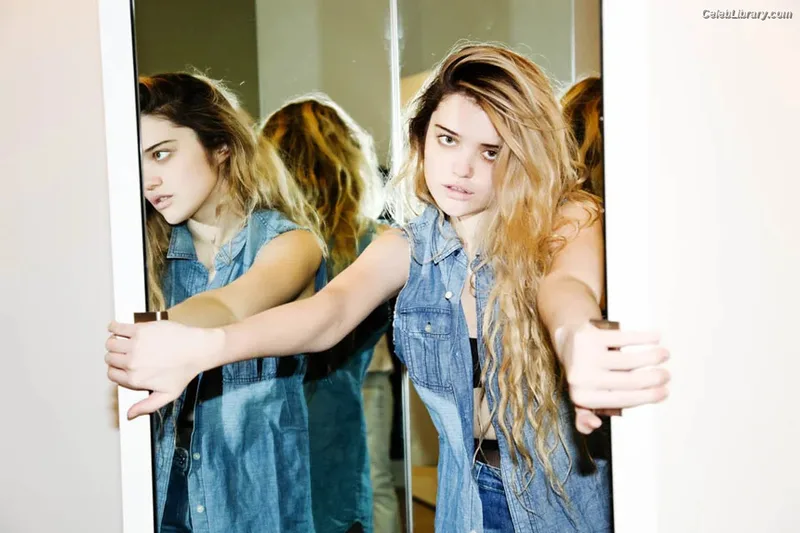Sky Ferreira photo 10 of 35