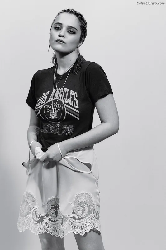 Sky Ferreira photo 22 of 35