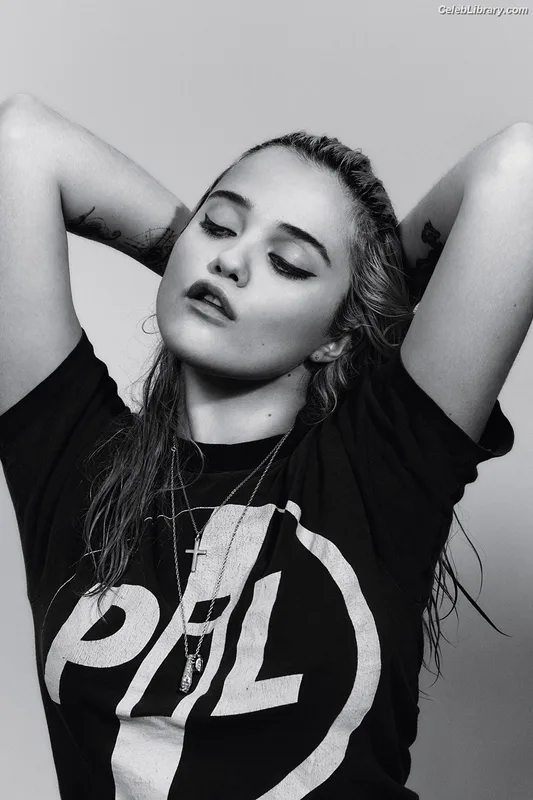 Sky Ferreira photo 3 of 35