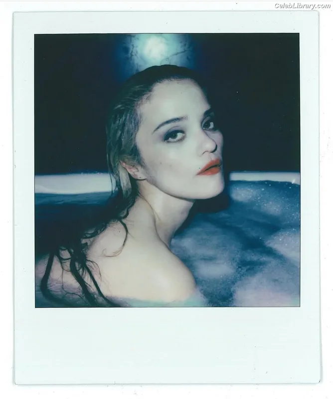 Sky Ferreira photo 6 of 35