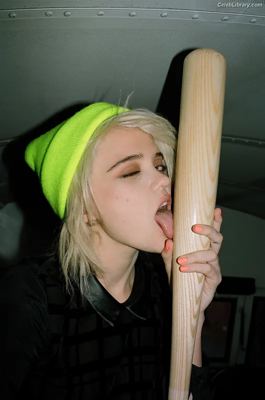 Sky Ferreira photo 9 of 35