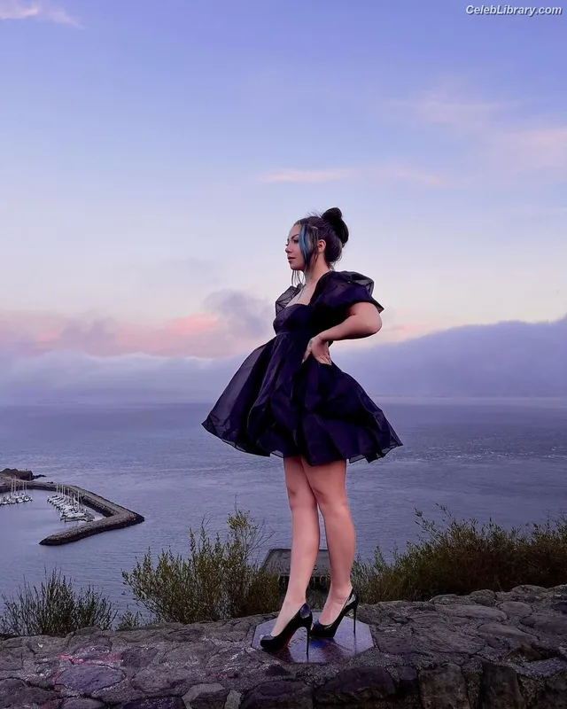 Skye Blue photo 5 of 1133