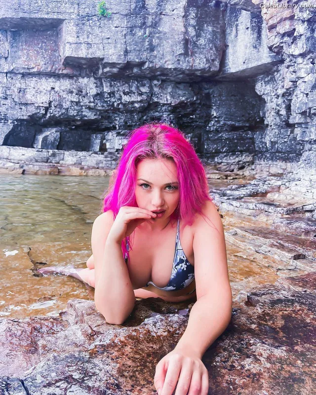 Skye Sweetnam photo 10 of 11