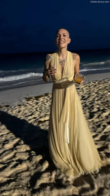Skylar Grey photo 2 of 94