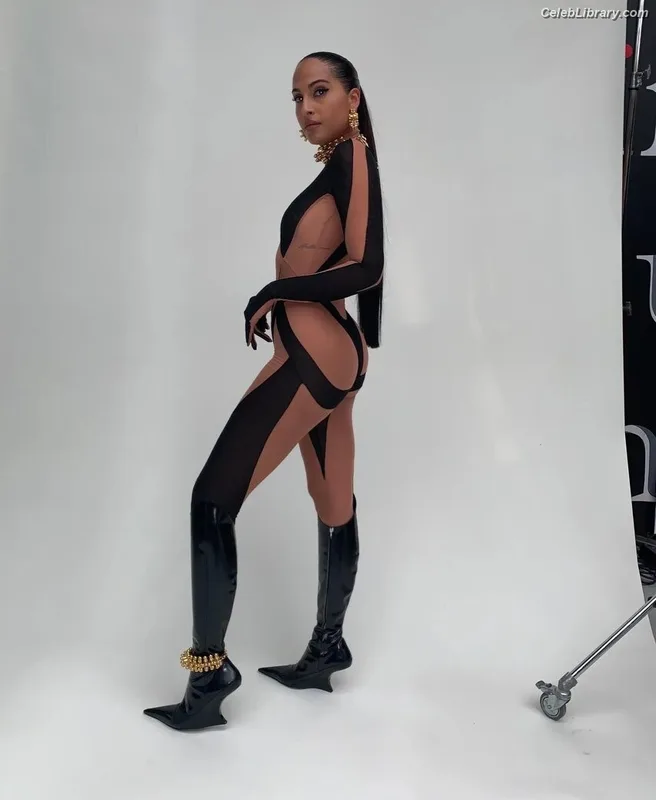 Snoh Aalegra photo 8 of 24