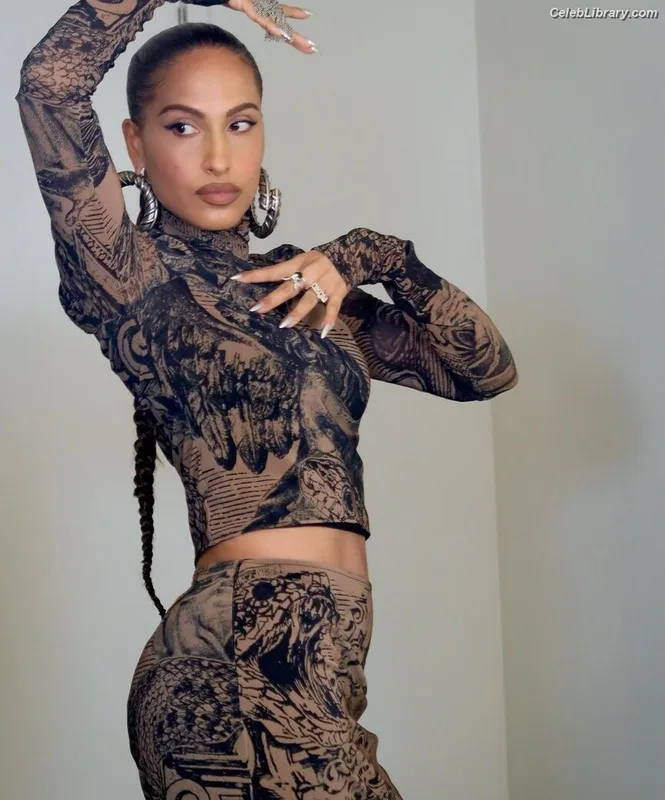 Snoh Aalegra photo 16 of 24