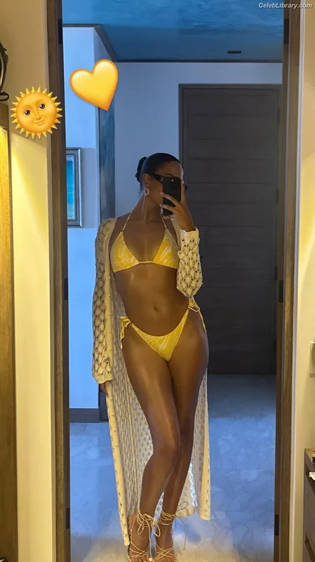 Snoh Aalegra photo 18 of 24