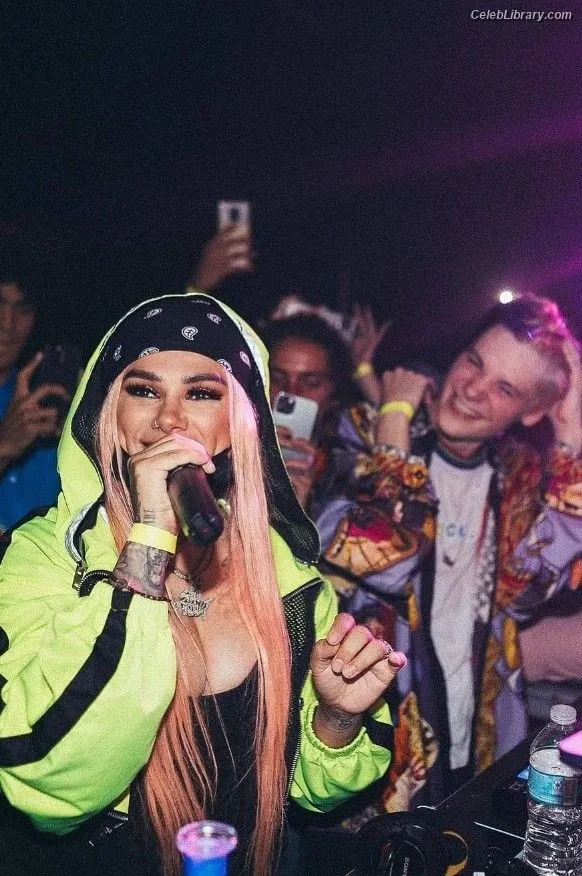 Snow Tha Product photo 9 of 50