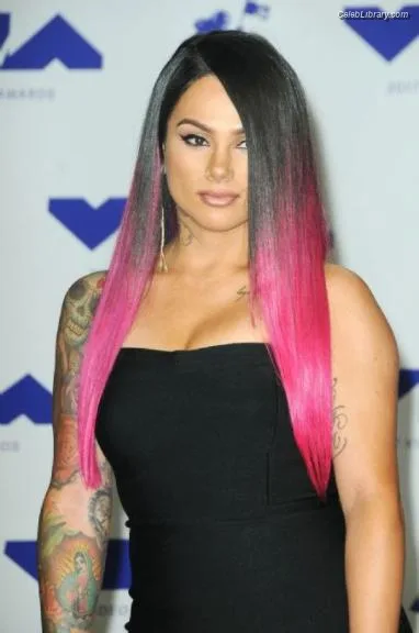 Snow Tha Product photo 11 of 51