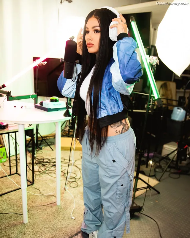 Snow Tha Product photo 5 of 51