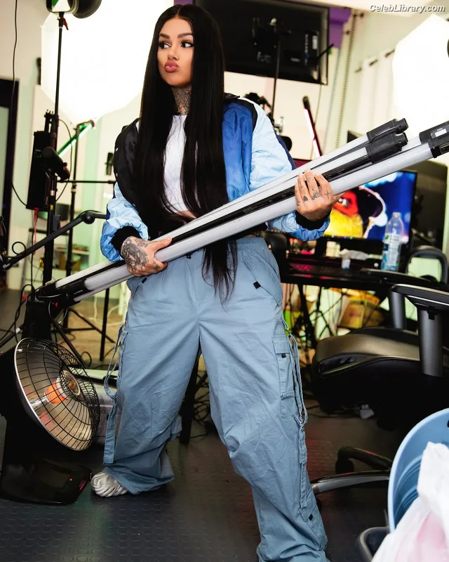 Snow Tha Product photo 15 of 51