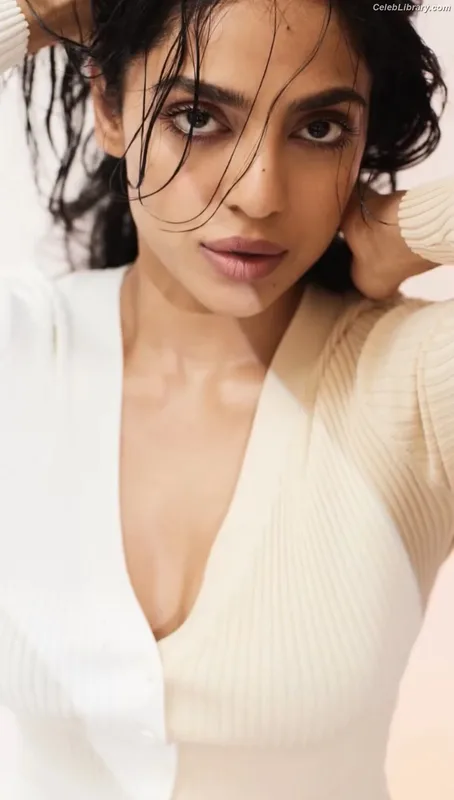 Sobhita Dhulipala photo 5 of 104