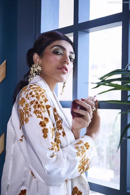 Sobhita Dhulipala photo 9 of 104