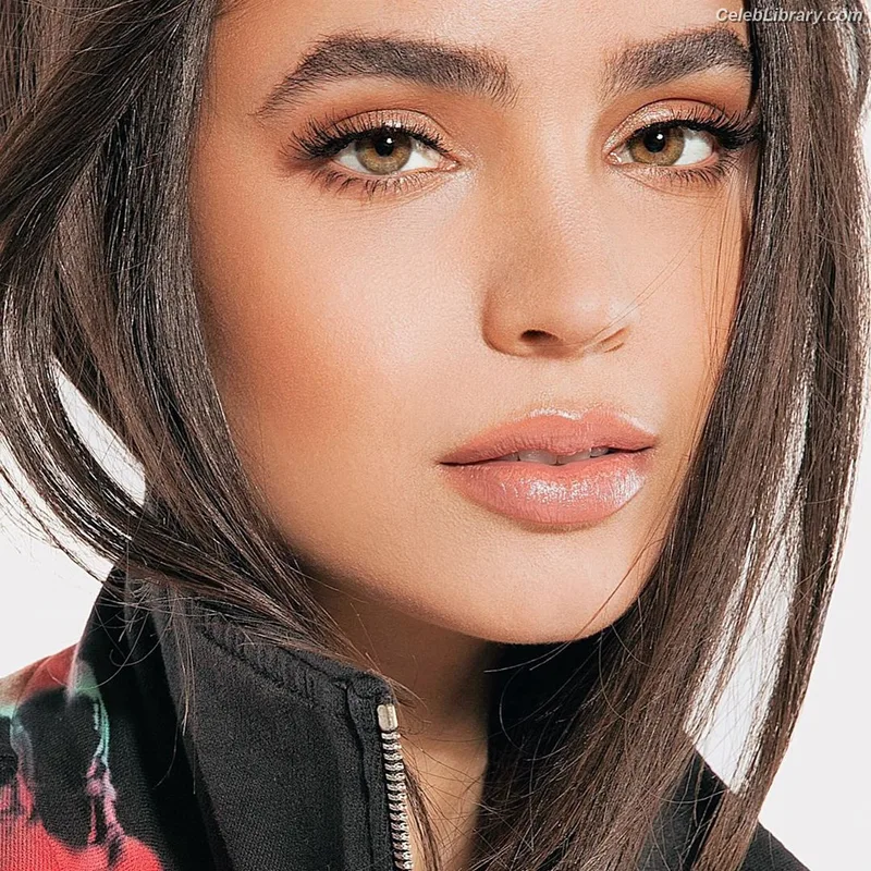 Sofia Carson photo 4 of 139