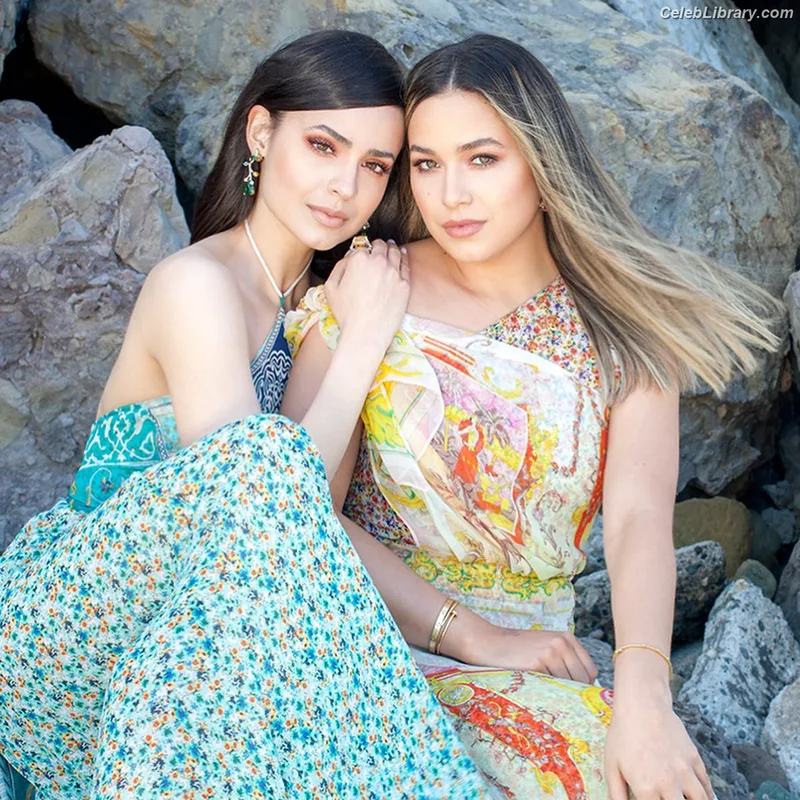 Sofia Carson photo 4 of 139