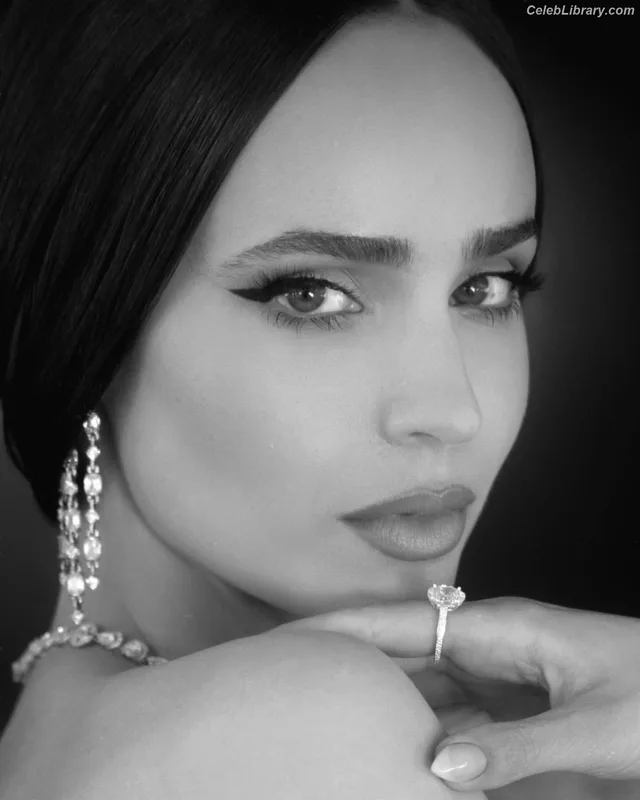 Sofia Carson photo 16 of 139