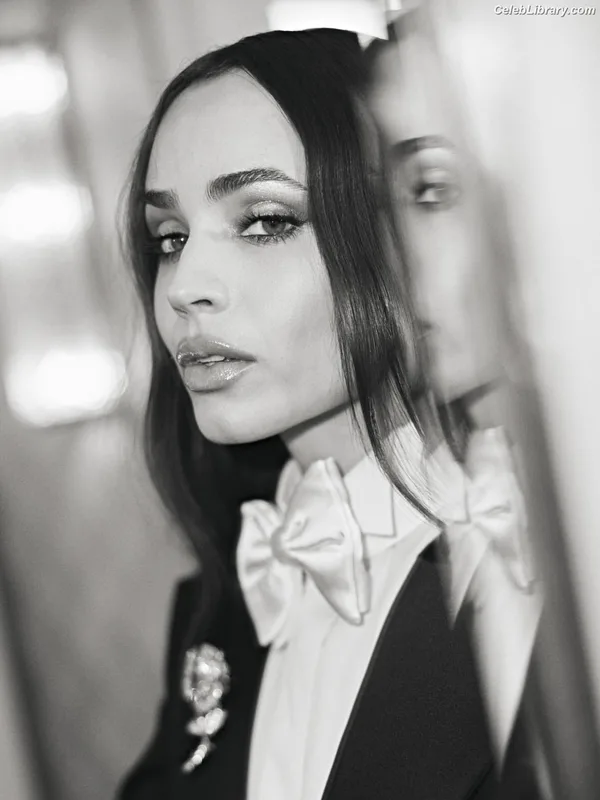 Sofia Carson photo 11 of 139