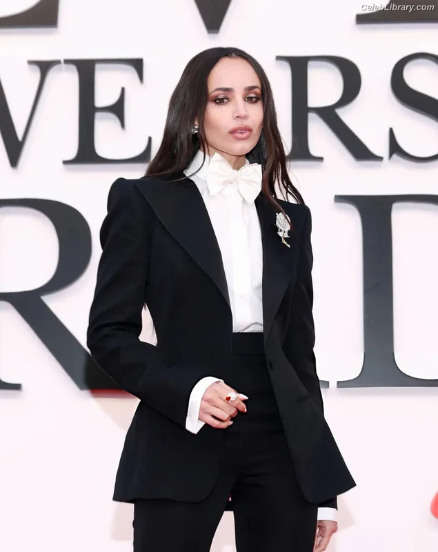 Sofia Carson photo 19 of 139