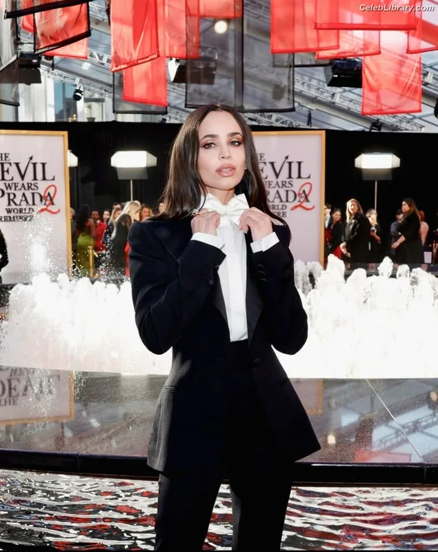 Sofia Carson photo 23 of 139
