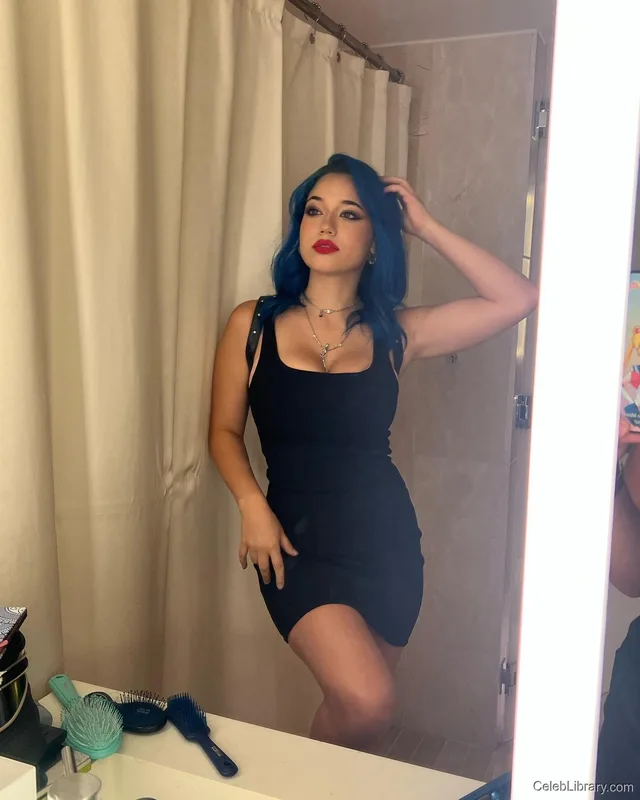 Sofia Gomez photo 1 of 531