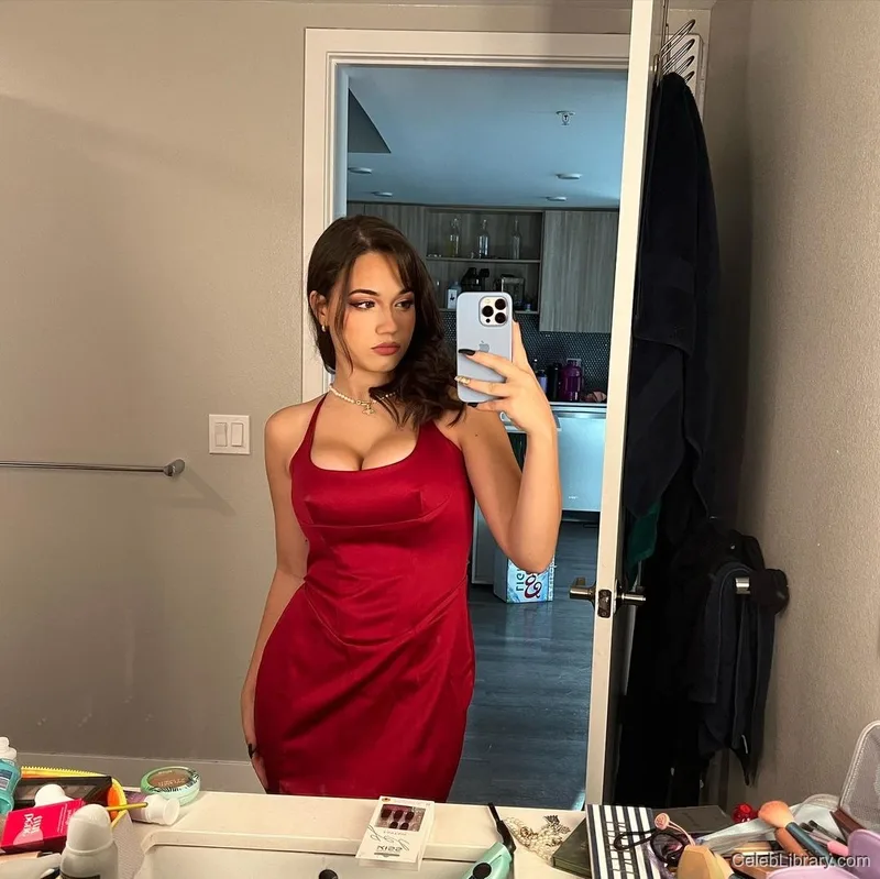 Sofia Gomez photo 3 of 531