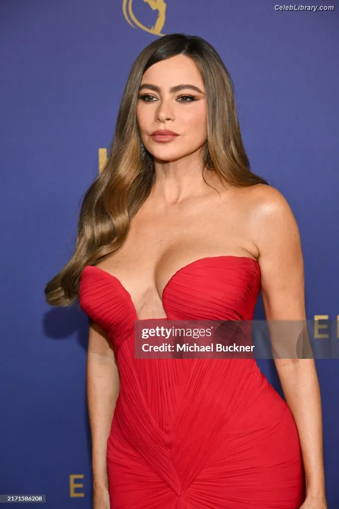 Sofia Vergara photo 19 of 1182