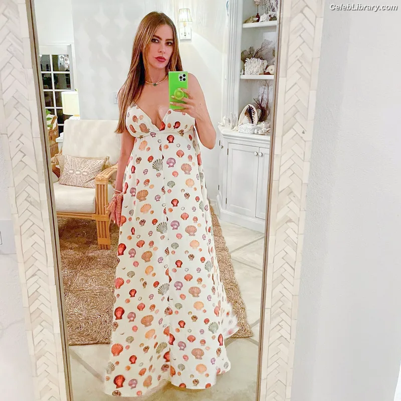 Sofia Vergara photo 15 of 1176