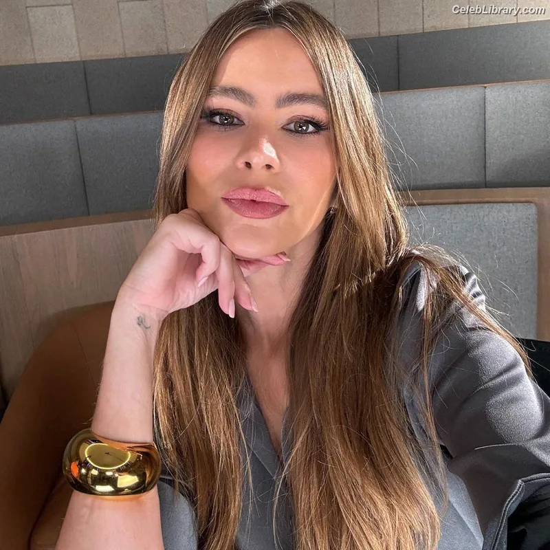 Sofia Vergara photo 17 of 1176