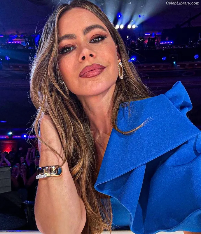 Sofia Vergara photo 21 of 1176