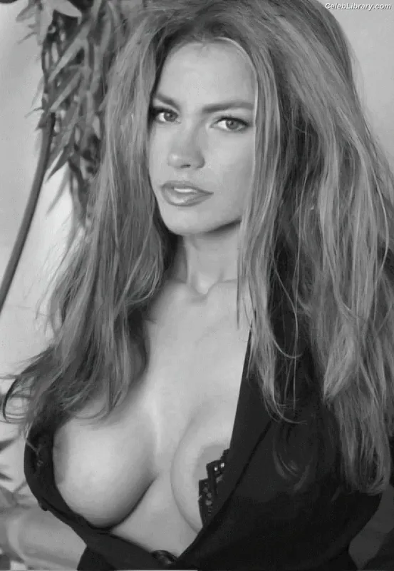 Sofia Vergara photo 24 of 1176