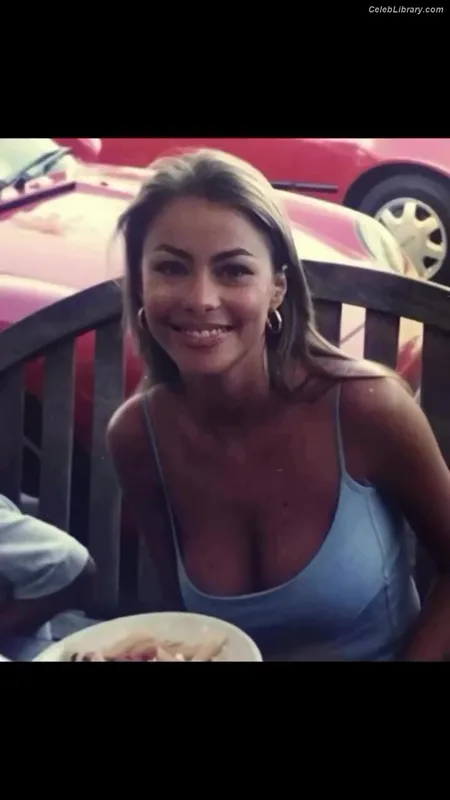 Sofia Vergara photo 12 of 1176