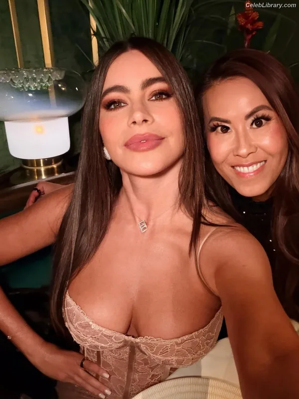 Sofia Vergara photo 14 of 1176