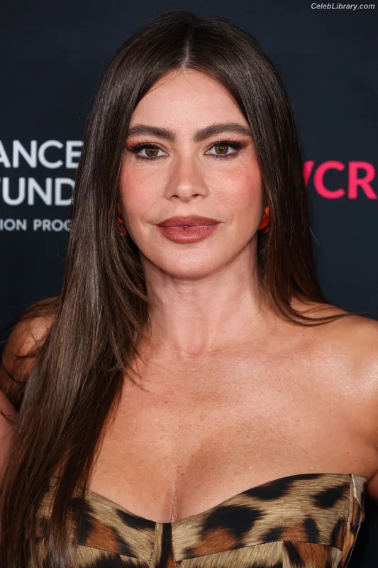 Sofia Vergara photo 10 of 1176