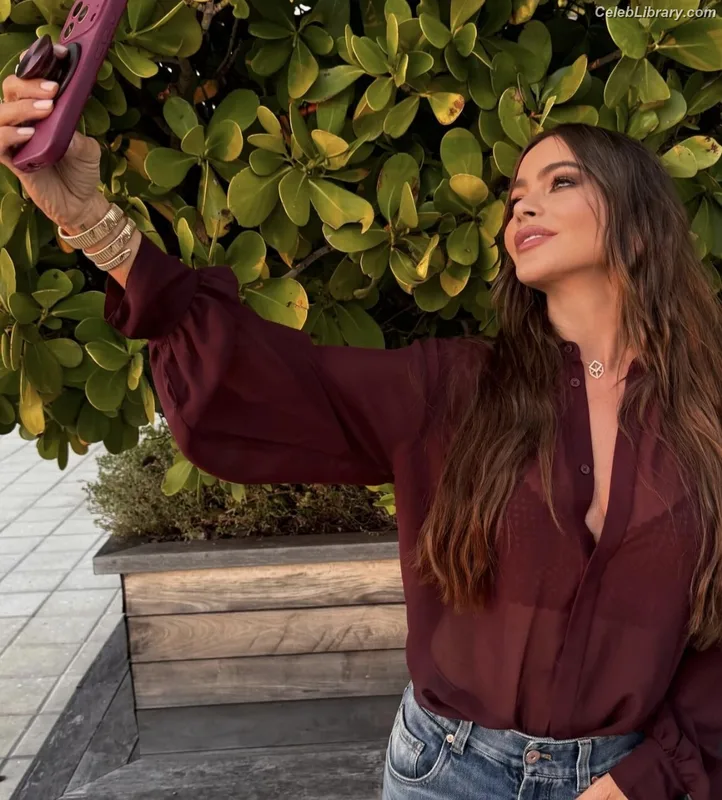 Sofia Vergara photo 4 of 1176