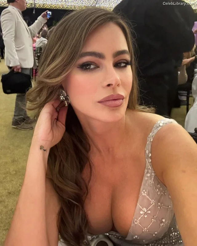 Sofia Vergara photo 19 of 1176