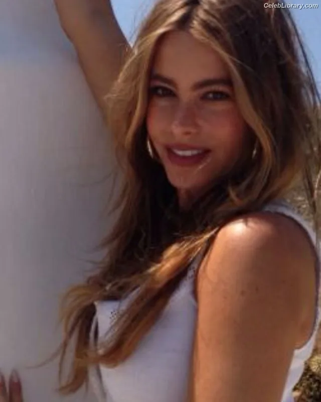 Sofia Vergara photo 11 of 1176