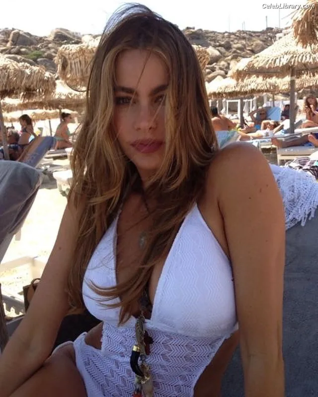 Sofia Vergara photo 14 of 1176
